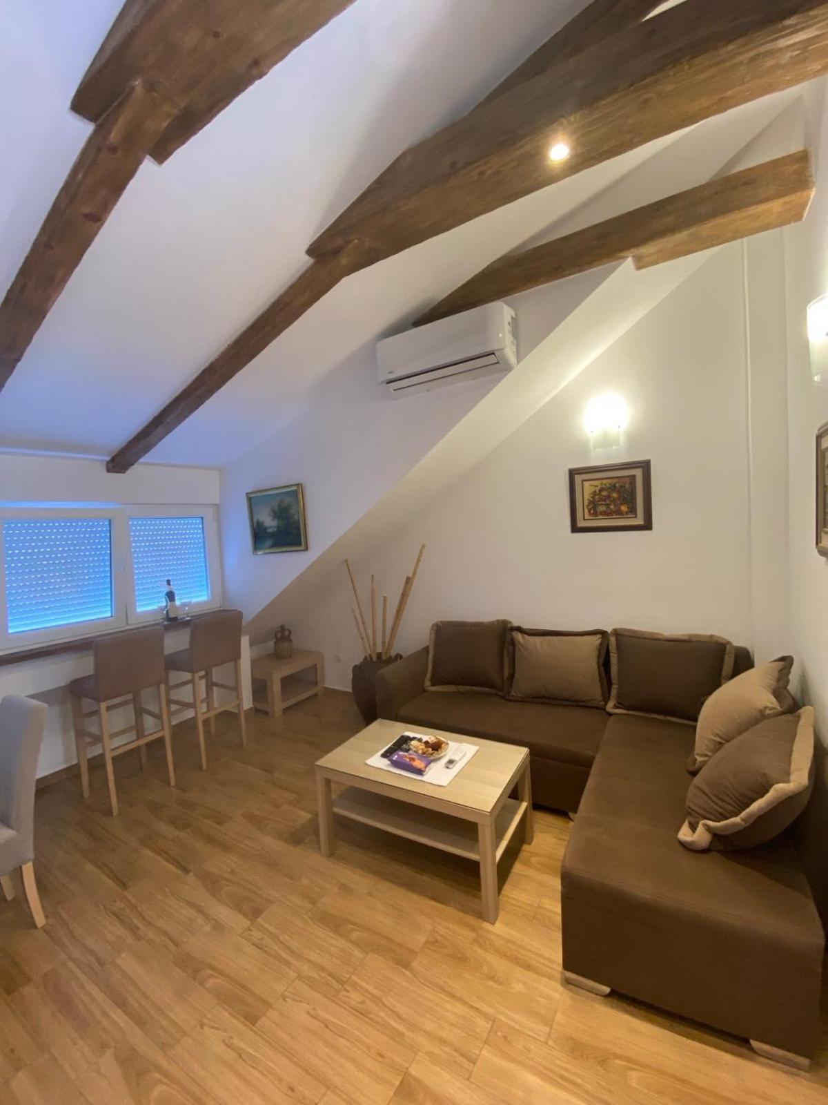 Sunny Bay Apartments โกตอร์ ภายนอก รูปภาพ