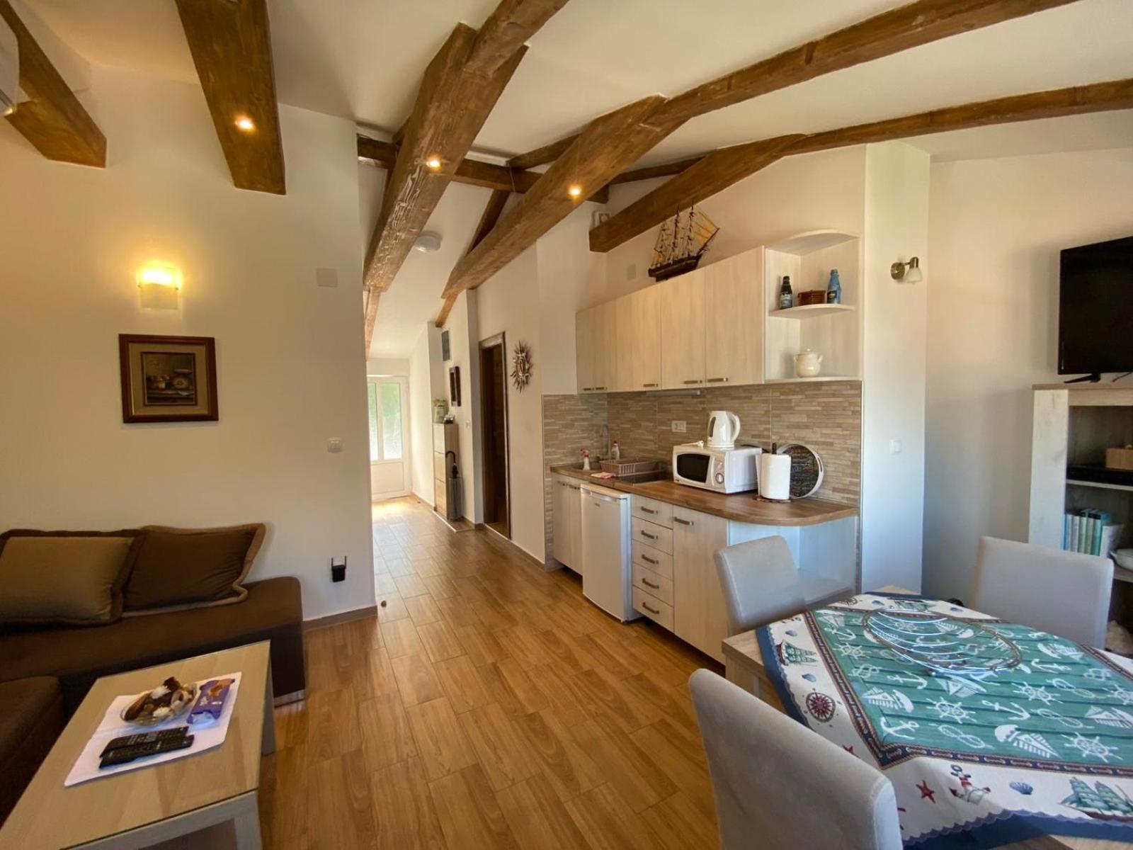 Sunny Bay Apartments โกตอร์ ภายนอก รูปภาพ